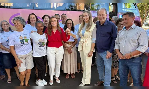 Secretária Leandre Dal Ponte entrega ônibus e confirma Casa da Mulher em Ivaiporã