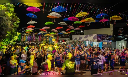 Foliões lotam ruas no encerramento do Kaloré Folia 2026