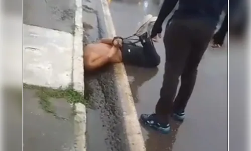 Suspeito de furto é espancado e deixado agonizando com cabeça dentro de bueiro