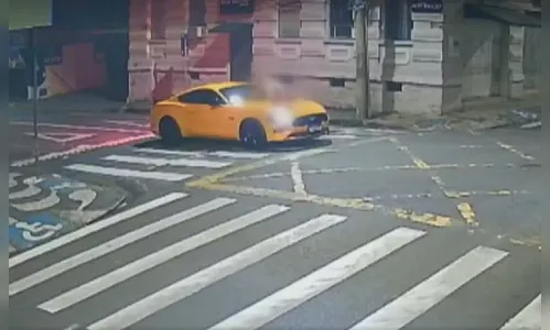 Mulher muda depoimento e diz que subiu em capô de Mustang por vontade própria no PR