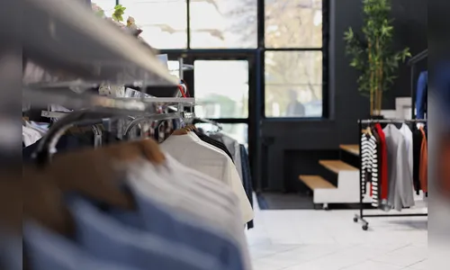 'Ladrão de roupas' ataca loja pela segunda vez e foge em Arapongas