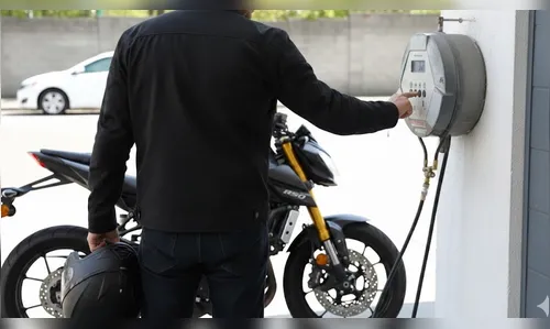 Discussão em fila de calibragem termina em agressão com capacete em Apucarana