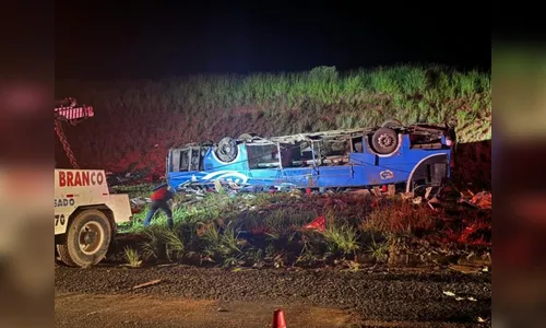 Oito pessoas morrem em acidente com ônibus de trabalhadores rurais em SP