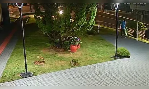 Ladrão furta bandeira de cidade de Santa Catarina em frente à prefeitura