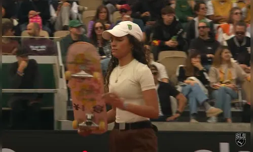 Skatista Rayssa Leal sofre queda em treino do Mundial