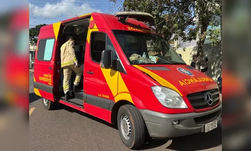 Jovem fica ferido em colisão entre carro e moto em frente ao 30º BIMec em Apucarana
