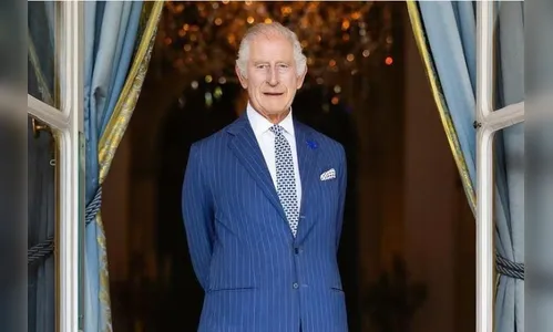 Rei Charles III se pronuncia após prisão de Andrew: 