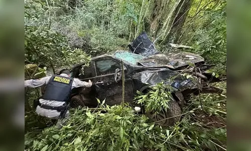 Adolescente capota caminhonete com mais de uma tonelada de maconha no Paraná