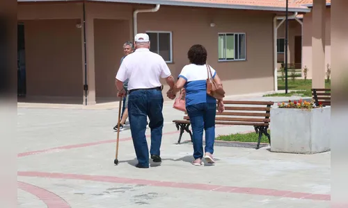 PR registrou 13 mil casos de quedas de idosos em 2025, alerta Secretaria de Saúde