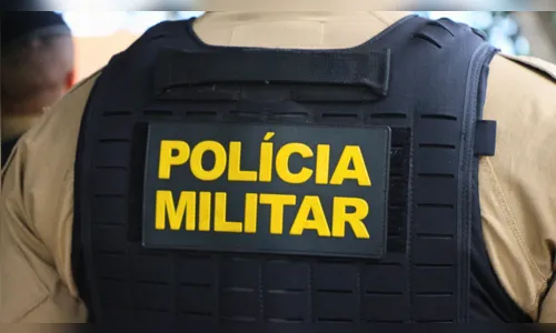 Homem destrói partes de casa, ameaça a mãe e vai para a delegacia em Sabáudia