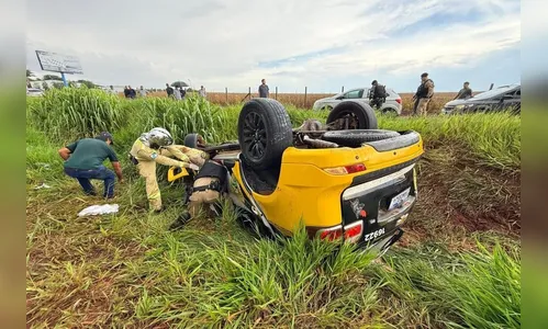 Policial militar morre em capotamento de viatura na PR-323, no Paraná