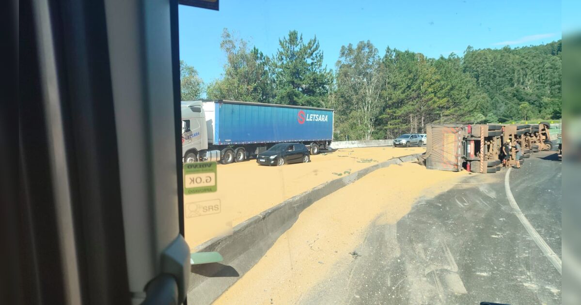 Acidente na Serra do Cadeado deixa dois feridos e bloqueia pista da BR-376