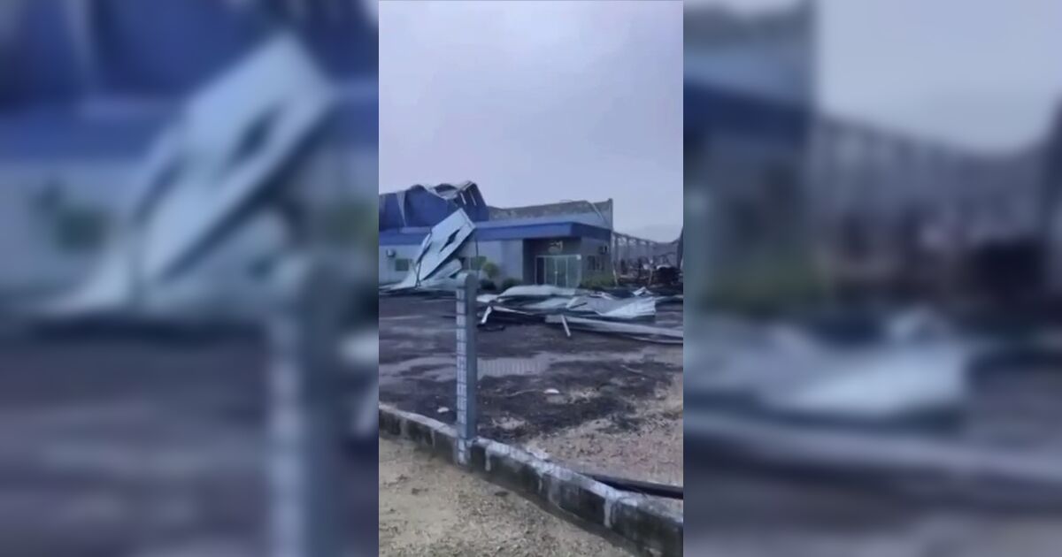 Veja como ficou empresa destruída por tempestade em SC