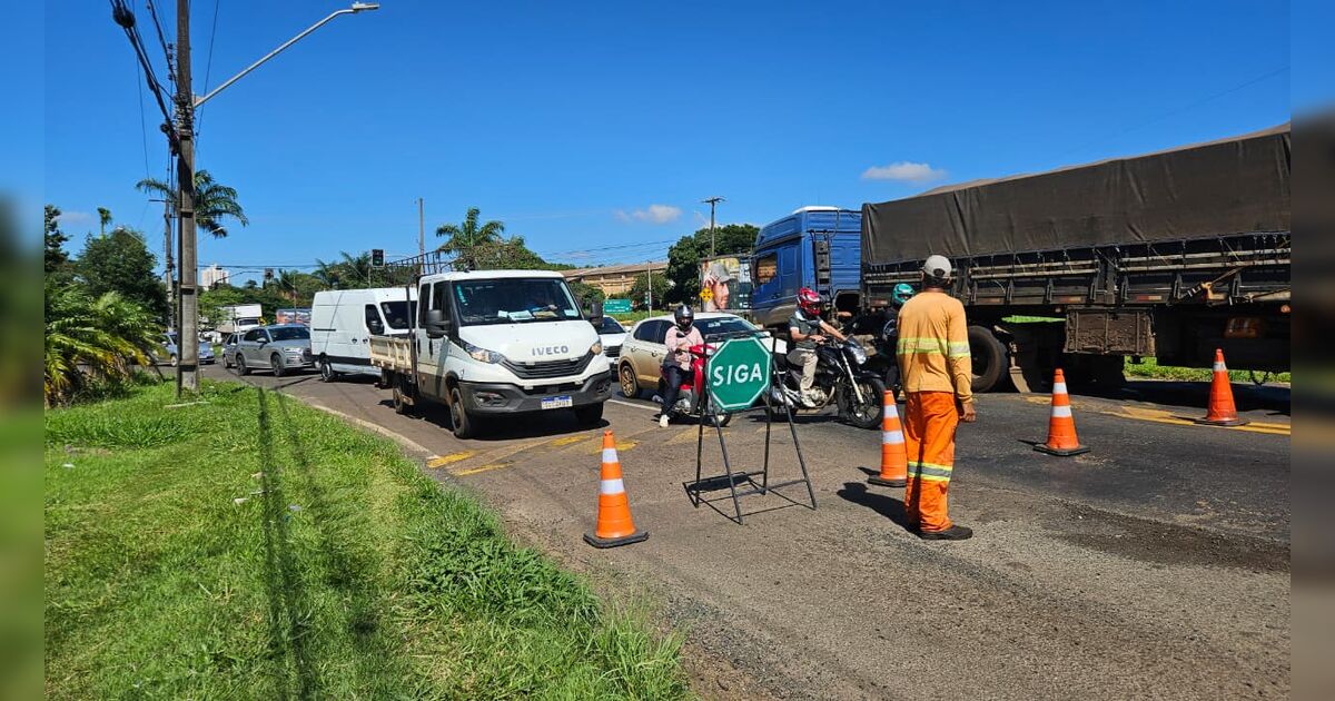 Sistema 'pare e siga' volta a funcionar na Avenida Brasil em Apucarana