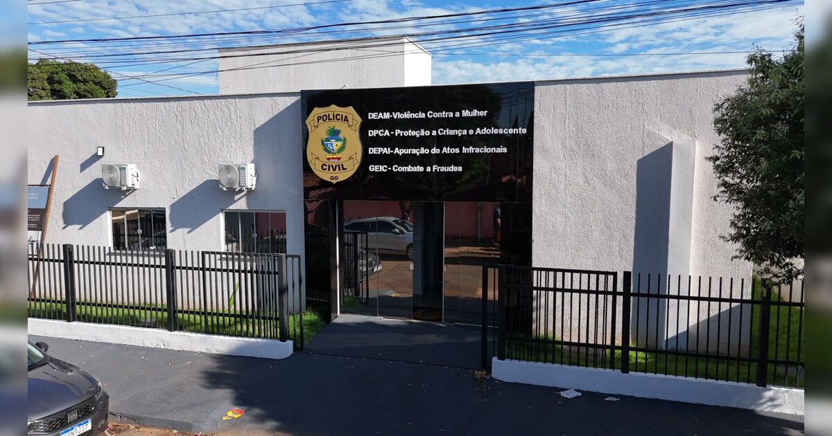 Pastor é preso após enviar foto do pênis para meninas no Instagram