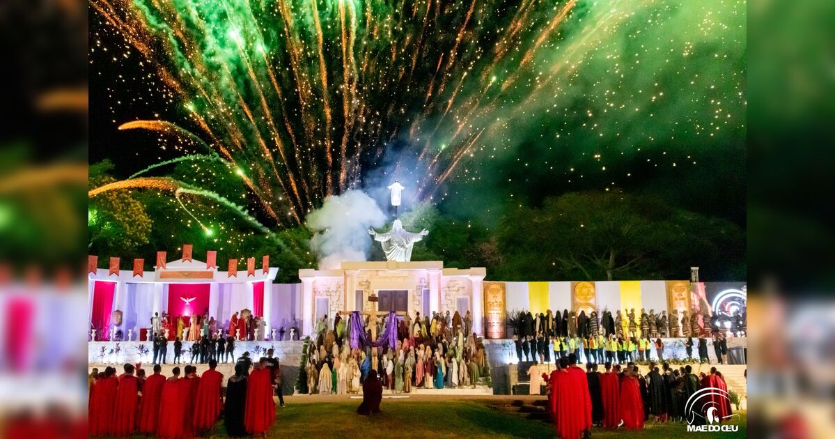 Cerca de 15 mil prestigiam apresentação da Paixão de Cristo em Arapongas; veja fotos