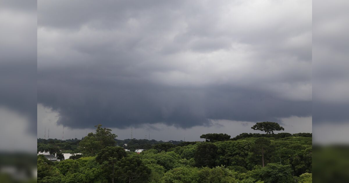 Formação de ciclone extratropical traz alerta de tempestades no Paraná