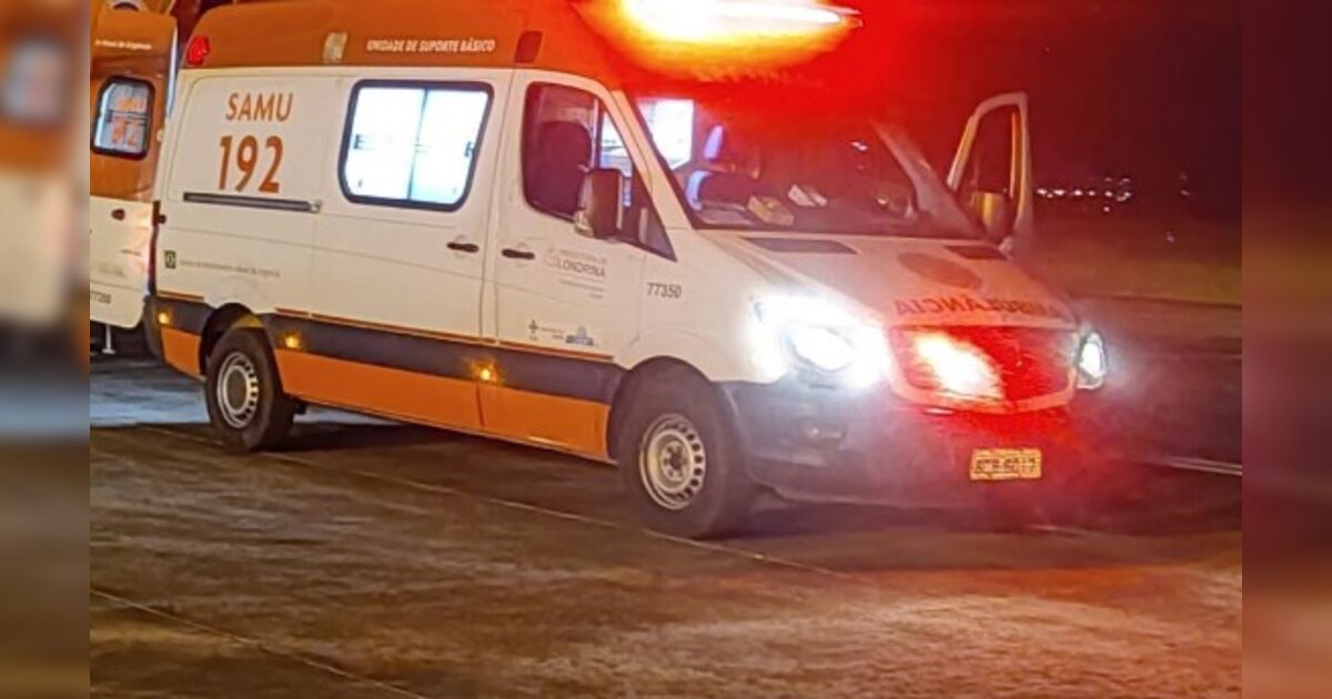 Motorista fica ferido após bater carro na traseira de caminhão em Arapongas