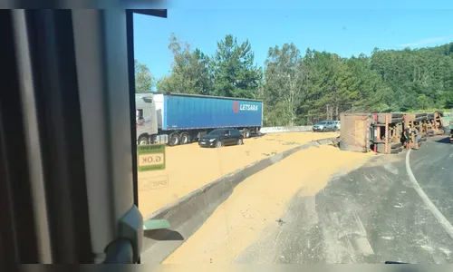 Acidente na Serra do Cadeado deixa dois feridos e bloqueia pista da BR-376