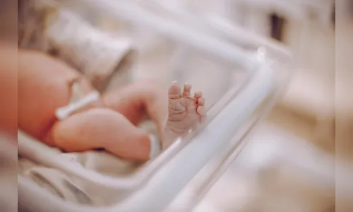 Mulher vive impasse jurídico por paternidade após ter relações com gêmeos idênticos