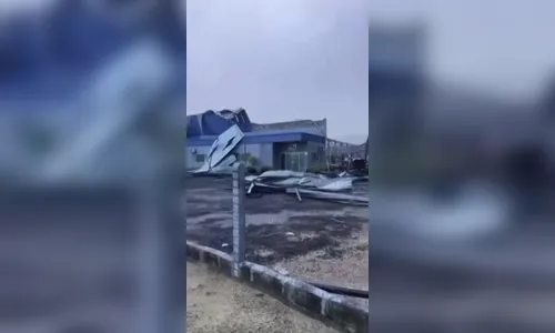 Veja como ficou empresa destruída por tempestade em SC