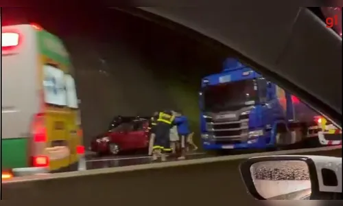 Mulher é atropelada na BR-376 ao descer de carro para sinalizar acidente