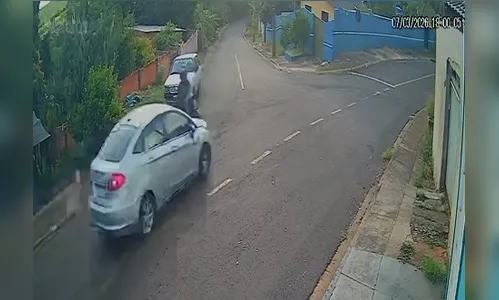 Câmera flagra acidente que deixou dois feridos em Apucarana