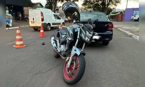 Jovem de 21 anos fica ferido após colisão na Avenida Aviação em Apucarana