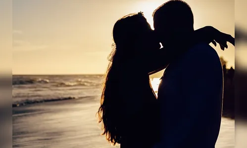 Adolescentes começam a vida sexual cada vez mais tarde, diz pesquisa do IBGE