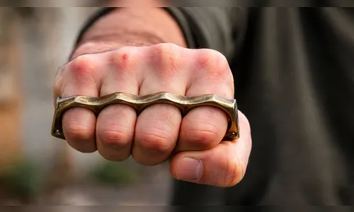 Homem é levado ao hospital após agressão com soco inglês em Faxinal