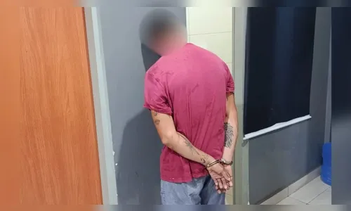 Homem compra gasolina para queimar esposa e enteado vivos