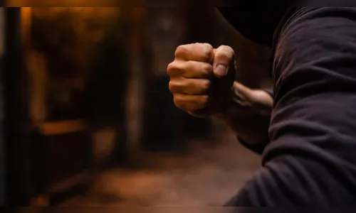 Homem ferido dá entrada em hospital e relata roubo após agressão