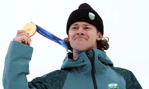 Após ouro olímpico, Lucas Pinheiro vence etapa do slalom gigante da Copa do Mundo