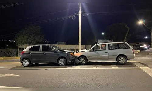 Batida frontal é registrada em Apucarana (PR)