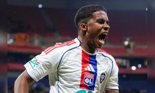 Expulsão complica Lyon, e Endrick vive noite apagada em eliminação