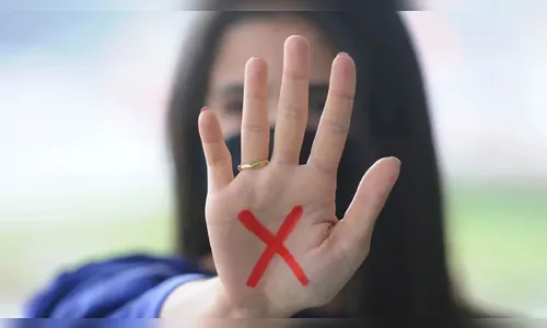 Mulher se tranca no banheiro após ameaças do ex em Faxinal