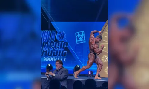 Brasileiro impressiona Arnold Schwarzenegger em apresentação de fisiculturismo