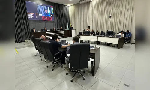 Câmara aprova lei que determina a retirada de fios soltos de postes