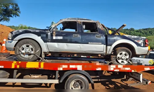 Caminhonete com placas Apucarana capota na PR-445 e deixa dois feridos em Londrina