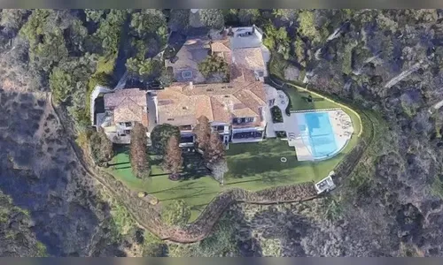 Cantora gasta o valor de uma Ferrari por mês para manter mansão de R$ 301 milhões; saiba quem