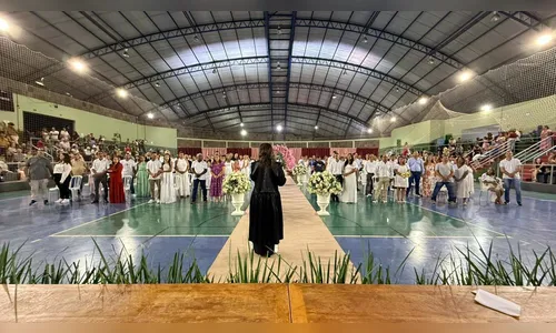 Casamento coletivo garante união civil a 52 casais em Ivaiporã
