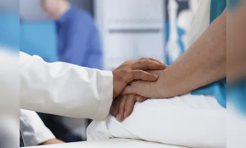 Homem é preso por vender sabão e água com falsas promessas de cura para o câncer