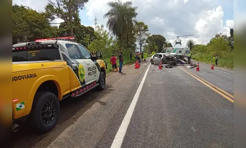 Colisão frontal na PR-182 deixa dois motoristas mortos em Diamante do Norte