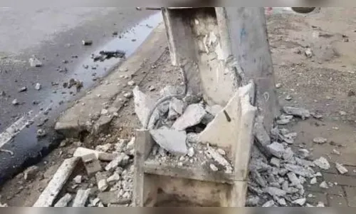 Motorista fica ferido após colidir carro contra poste em Ivaiporã