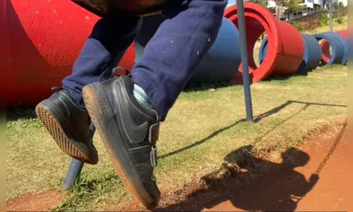 Mãe é presa suspeita de deixar três filhos pequenos sozinhos e com fome no PR