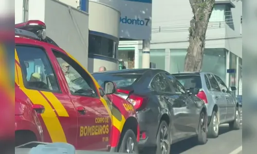 Engavetamento com viatura dos Bombeiros mobiliza PM e causa lentidão no centro