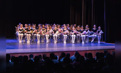 Escola Municipal de Artes celebra entrega de sapatilhas de ponta a 61 alunas