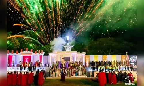 Cerca de 15 mil prestigiam apresentação da Paixão de Cristo em Arapongas; veja fotos