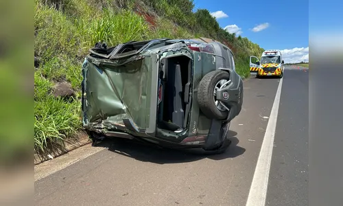 Casal fica ferido após capotamento de veículo na BR-376 em Apucarana