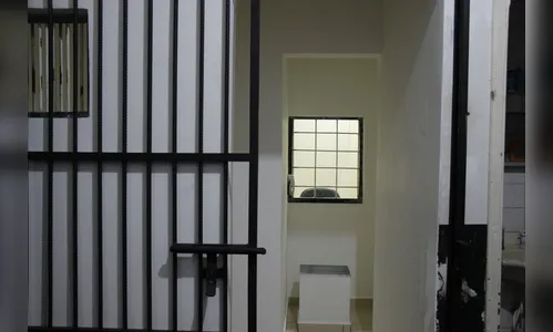 Homem é preso por agredir esposa e provocar incêndio em casa em Arapongas